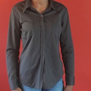 Charcoal polyester button down shirt.👜👠