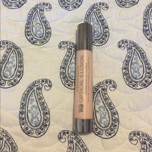 Out of box urban decay optical illusion