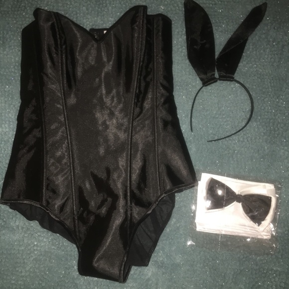 Classic Bunny Corset Costume - Picture 4 of 6