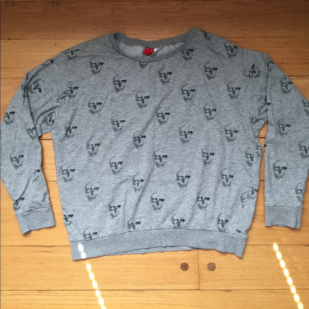 H&M girls long sleeve skull shirt size S
