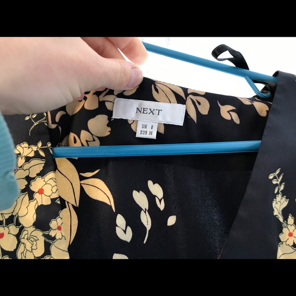 Beautiful blouse - Picture 2 of 3