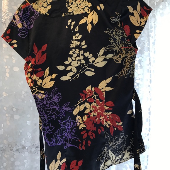 Beautiful blouse - Picture 3 of 3