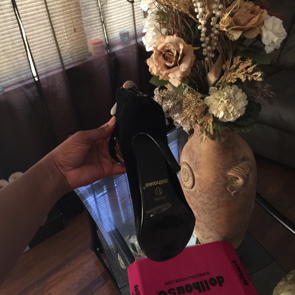 Black bootie heel with gold leaf accents - Picture 5 of 6