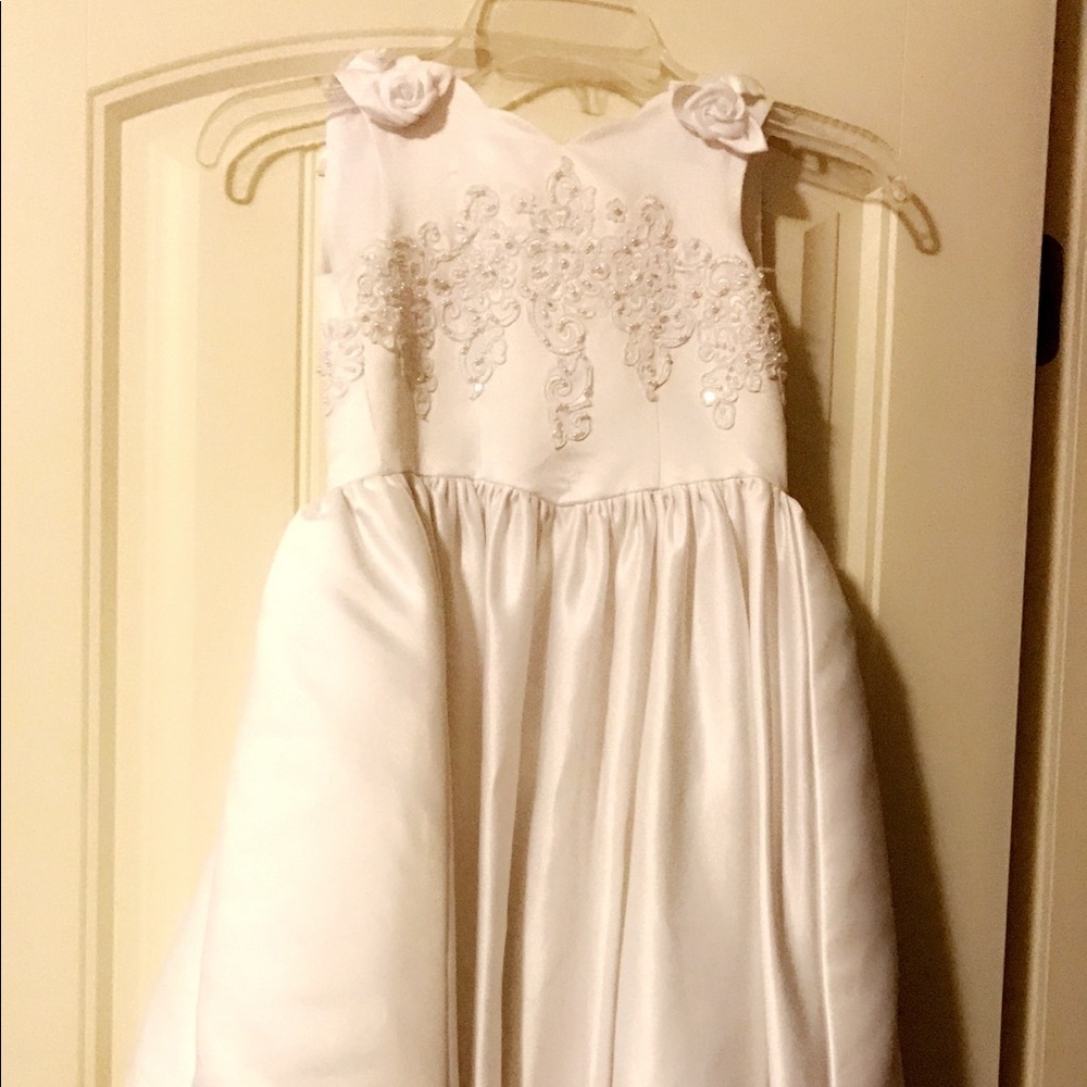 Beautiful unworn Flower girl dress/gown