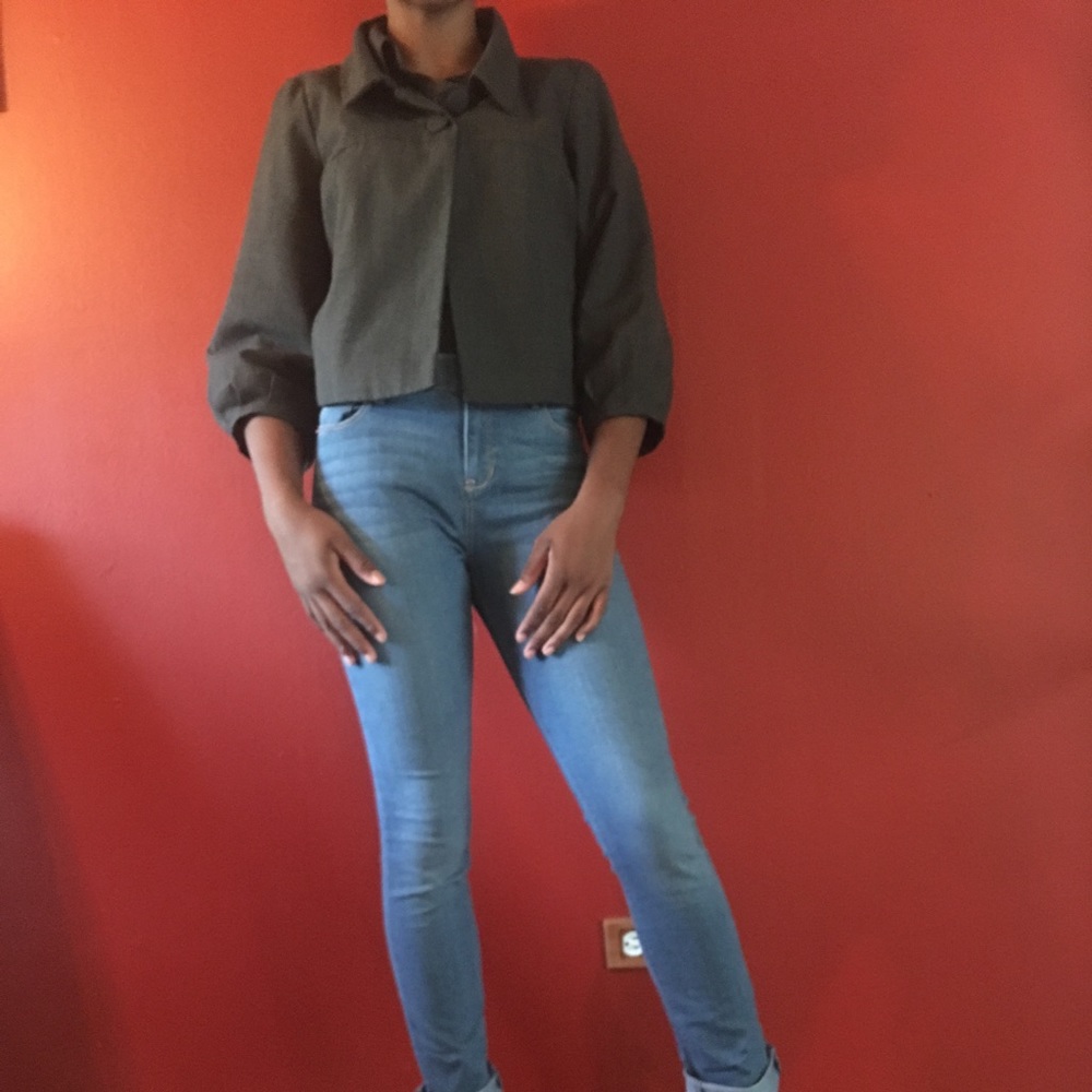 Crop charcoal puff sleeved jacket