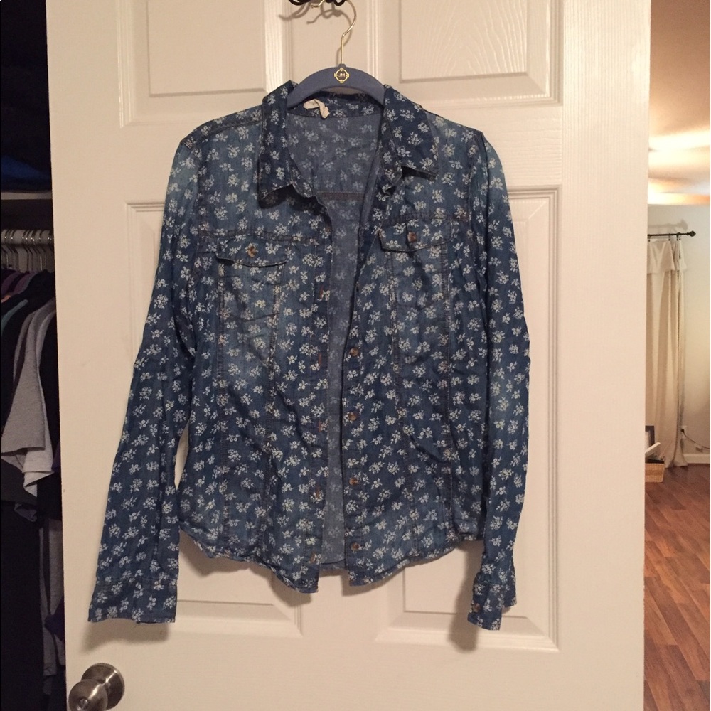 Jean shirt with white design in it