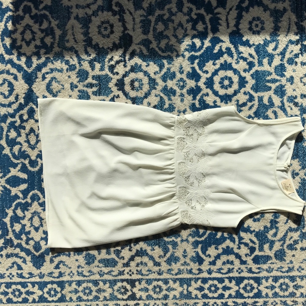 NWOT Little white dress with floral detail