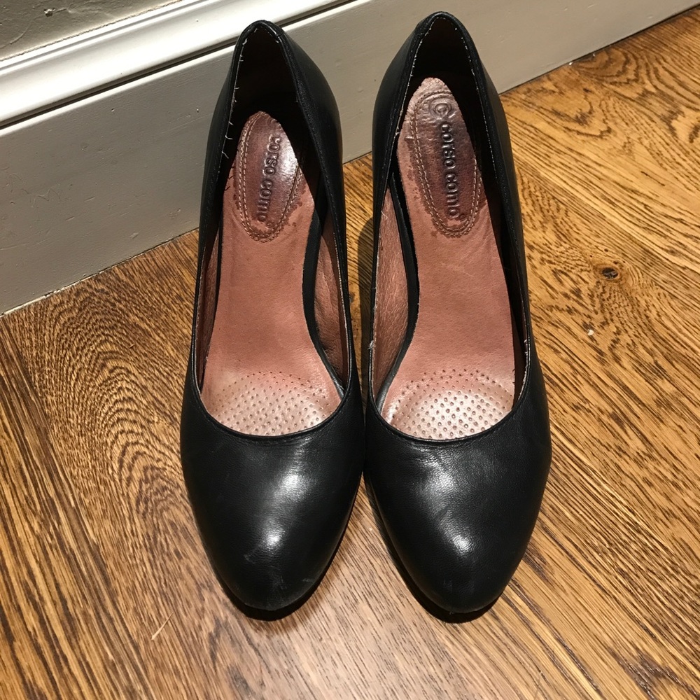 Size 7 black corso como pumps