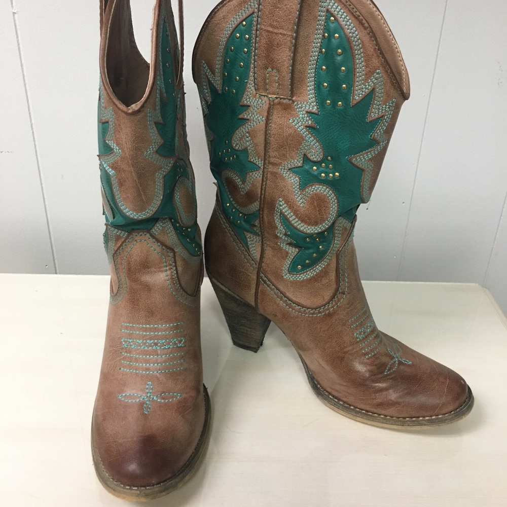 Very Volatile Western Boots