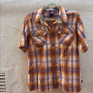 4 of M size The North Face, Vans,Old Navy shirts