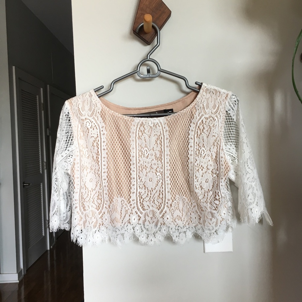 NWOT Rehab cropped lace blouse