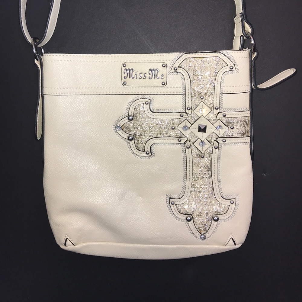 New!! Miss me off the shoulder pocket book!