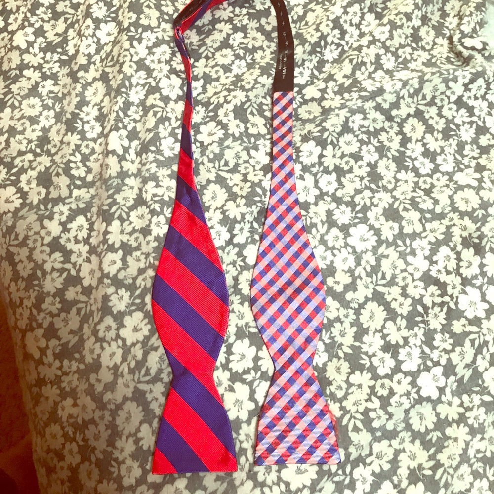 Red two way reversible bow tie