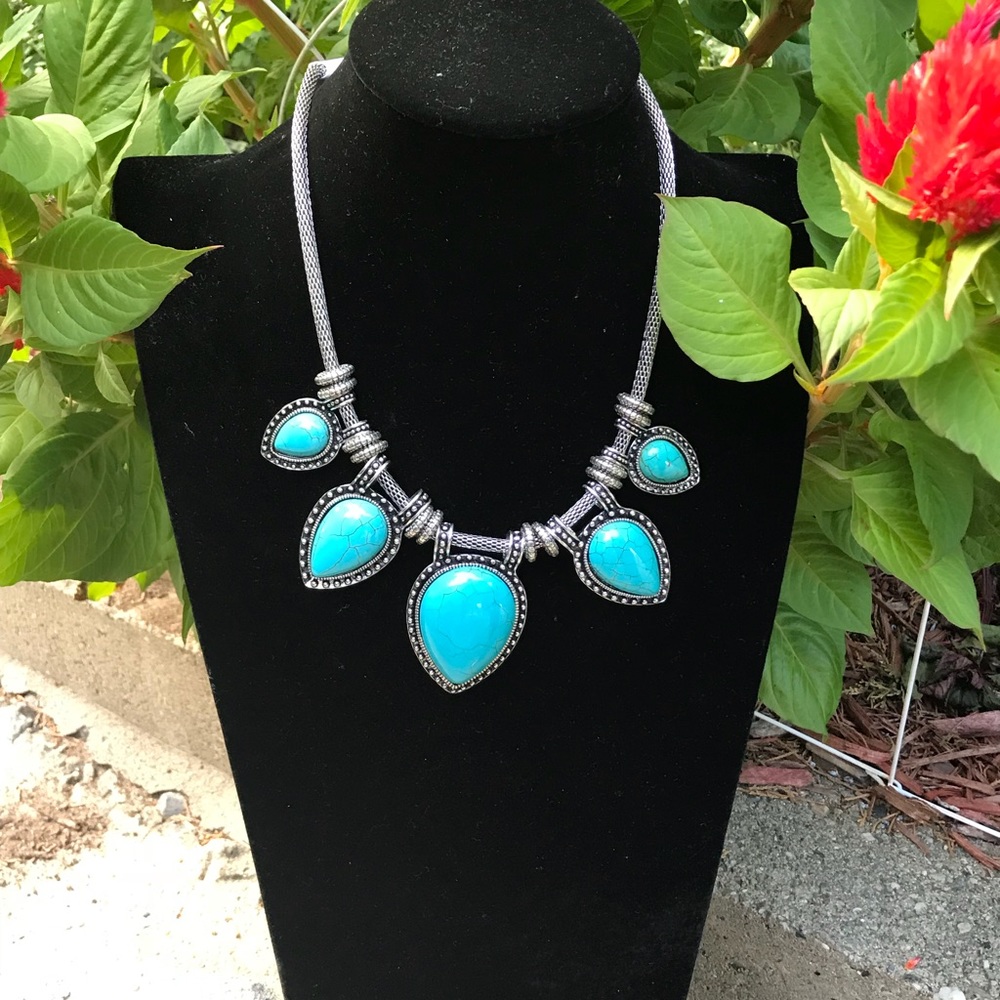 NECKLACE - Picture 2 of 5