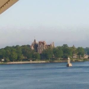 Meet your Posher, Sharlet