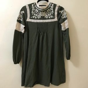 Green long sleeved dress Green long sleeved dress