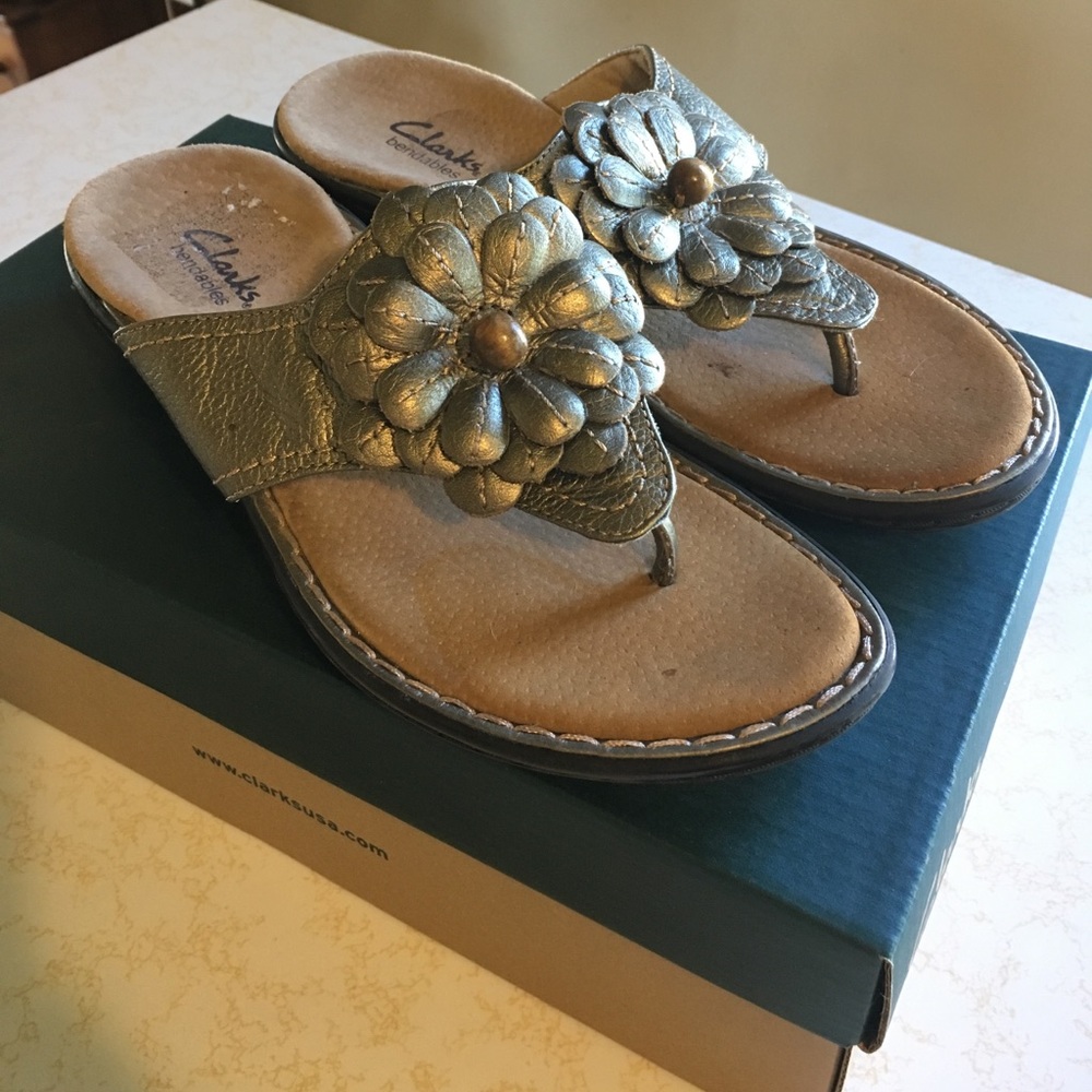 Clarks flowered Thong Sandals