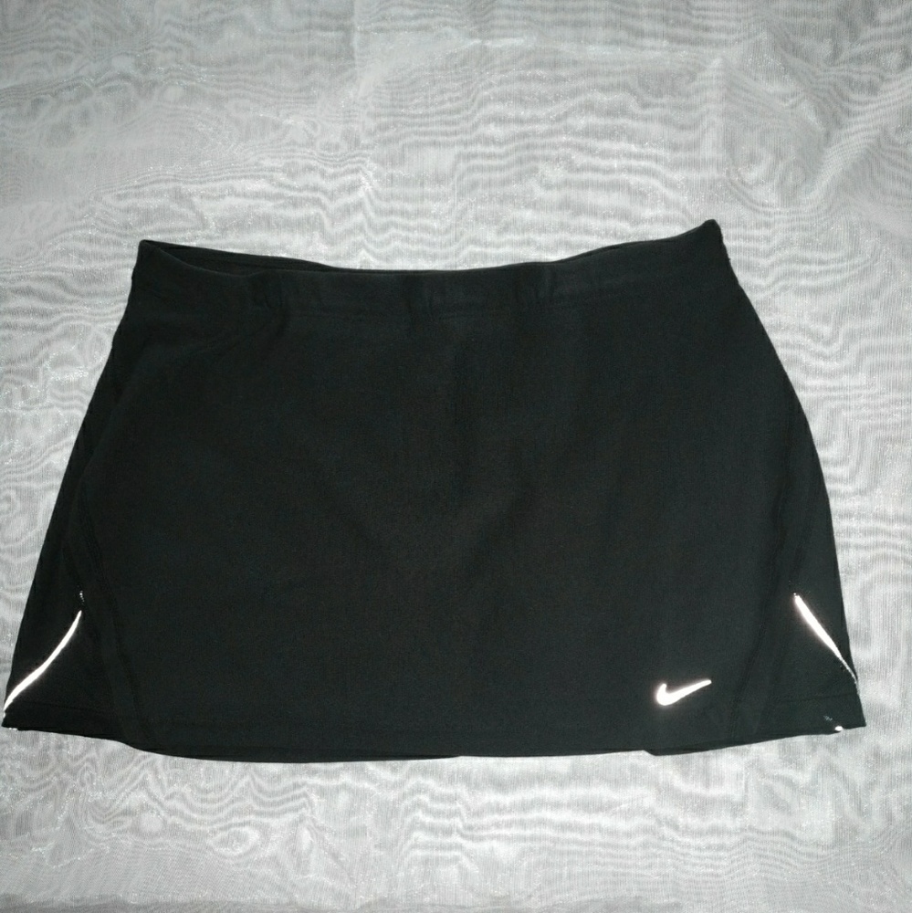 028] Nike fit dry skort medium