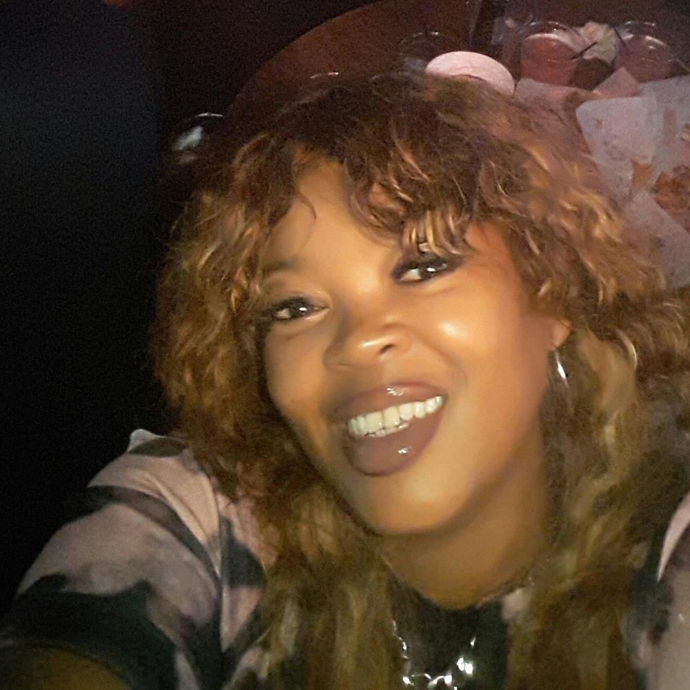 Meet your Posher, Latisha