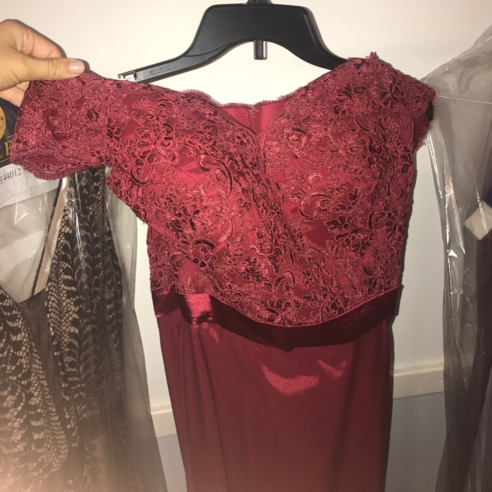 Maroon red lace bodice prom dress tight - Picture 3 of 6