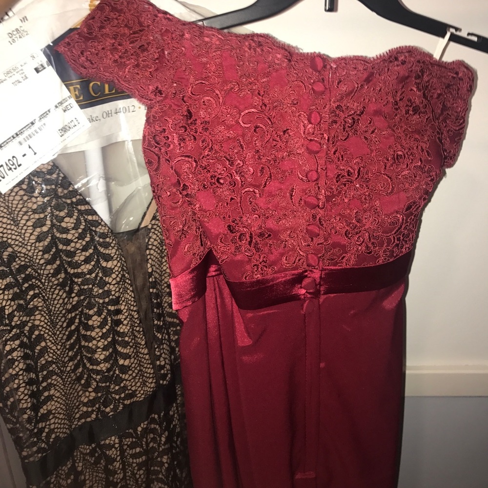 Maroon red lace bodice prom dress tight - Picture 4 of 6
