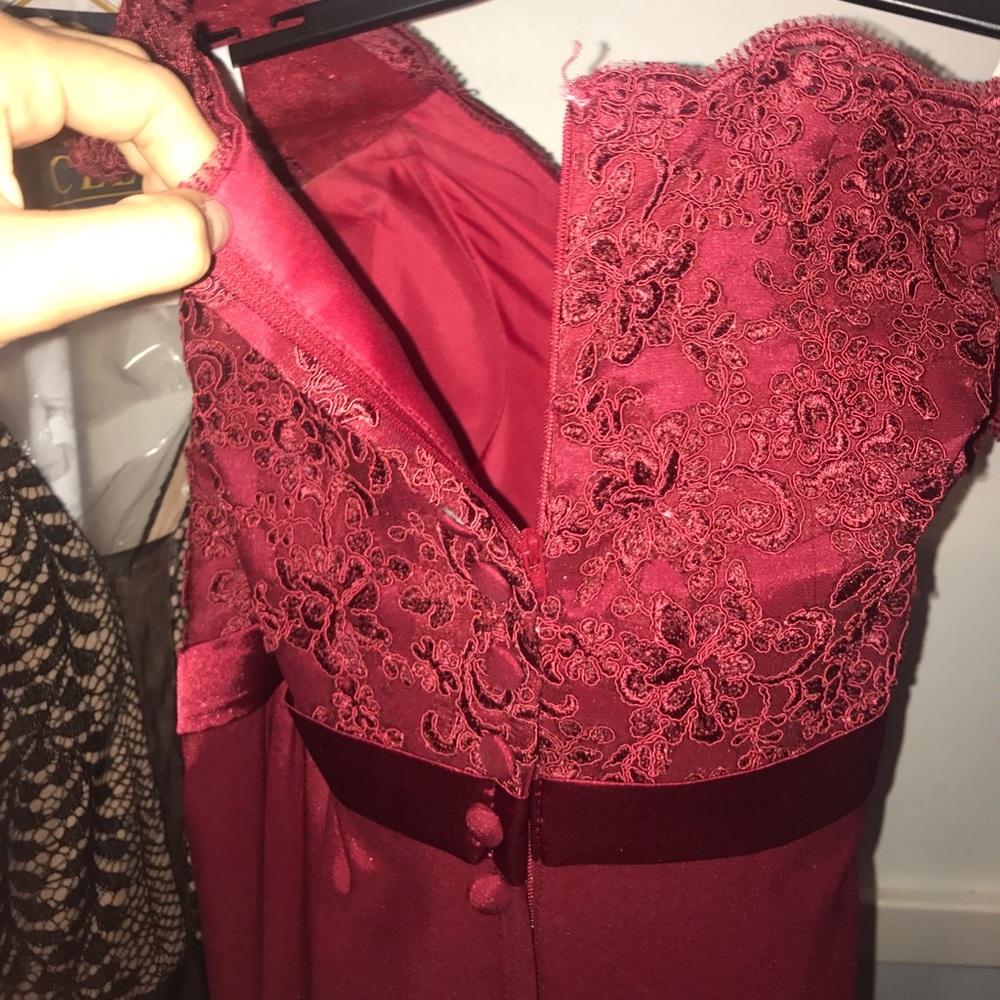 Maroon red lace bodice prom dress tight - Picture 5 of 6