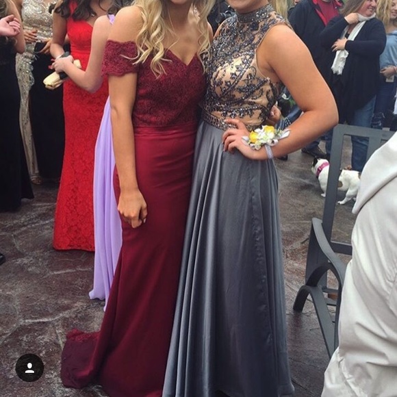 Maroon red lace bodice prom dress tight - Picture 2 of 6