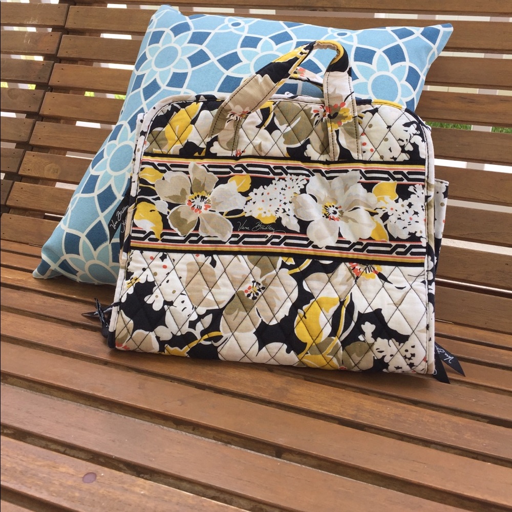 Vera Bradley Hanging Organizer in Dogwood