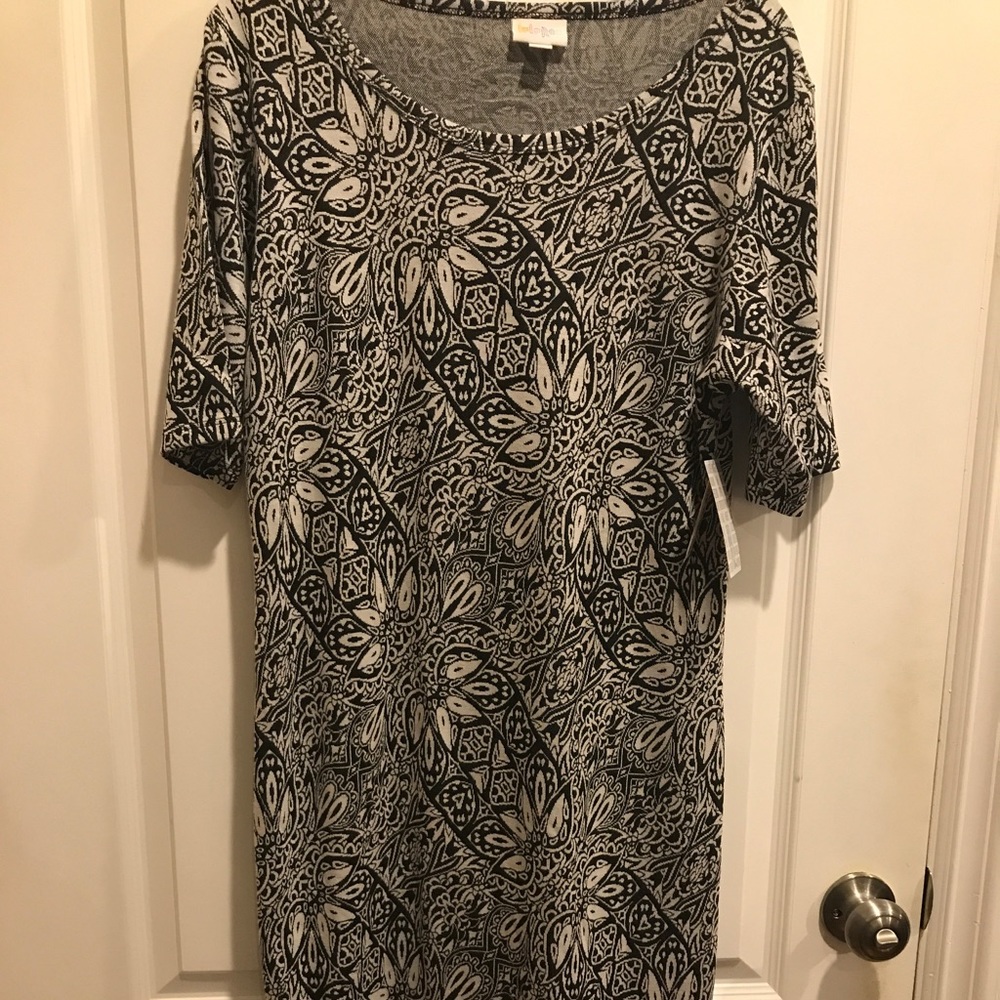Lularoe BNWT blk/white floral Julia