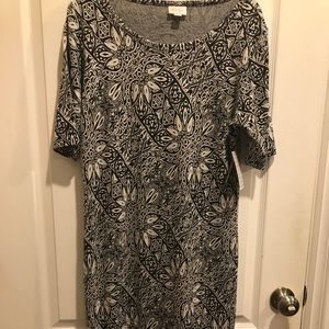 Lularoe BNWT blk/white floral Julia
