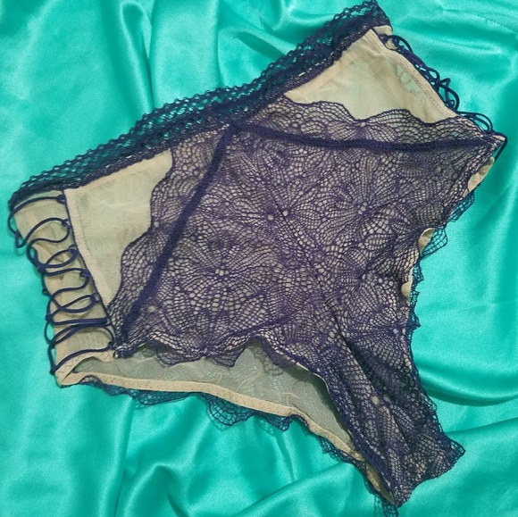 NWT VS Plumdust Purple Lace Cheeky Panty - Picture 1 of 4