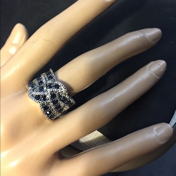 Jewelry - Beautiful blue Quartz sapphire ring white topaz