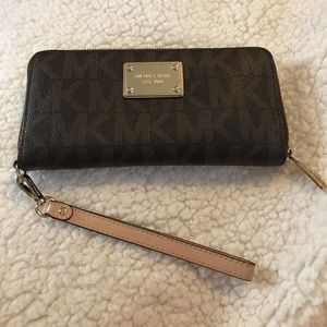 Michael kors wallet Michael kors wallet