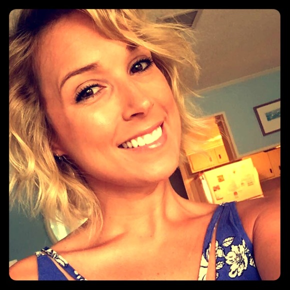 Meet your Posher, Jennifer - Picture 1 of 1