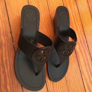 Tory Burch
Slide Wedge Thong Sandals