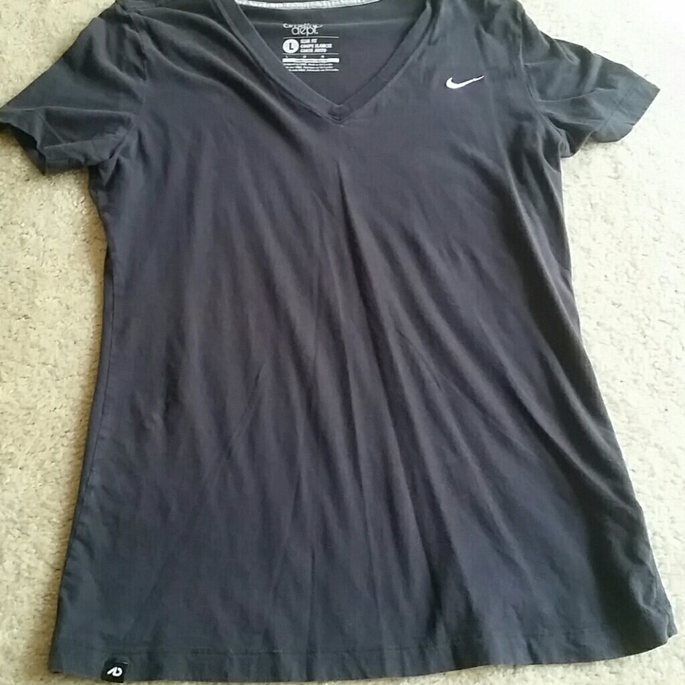 Nike shirt - Picture 1 of 1