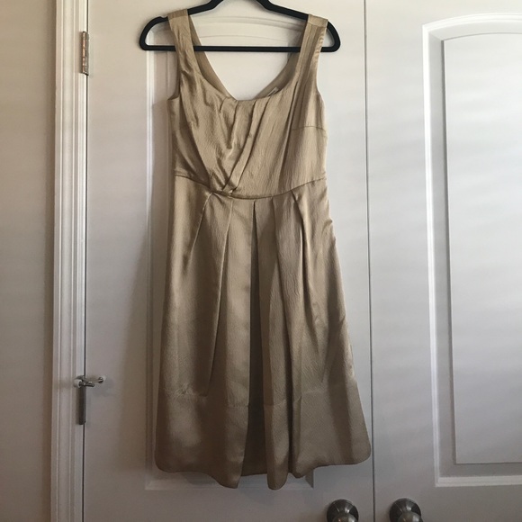 Banana Republic Dresses & Skirts - Never worn Gold Banana Republic dress. Size 2!