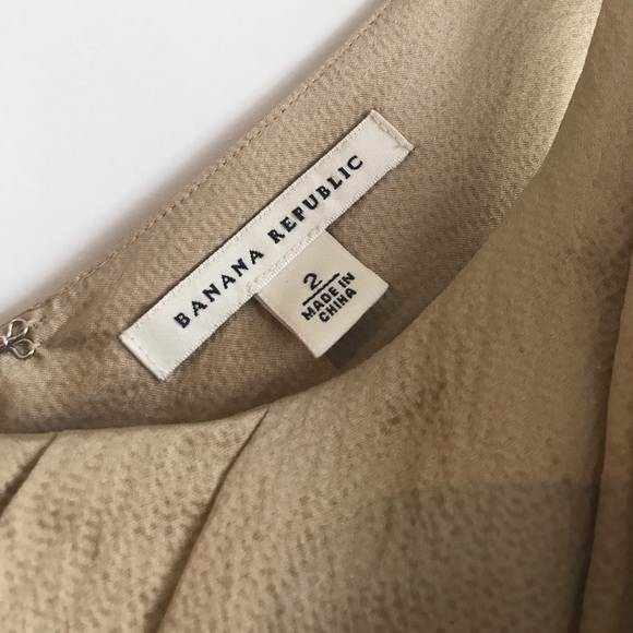Never worn Gold Banana Republic dress. Size 2! - Picture 3 of 4