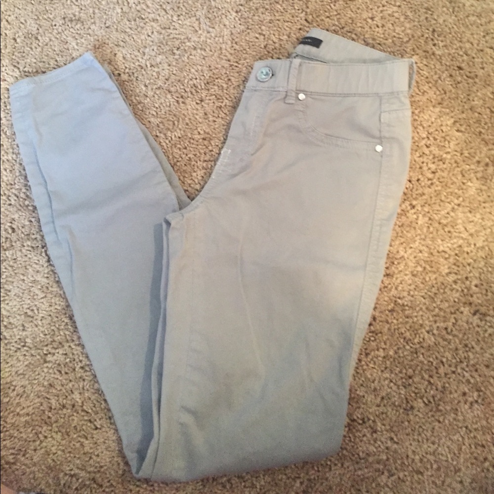 Ellie Tahari gray jeans.