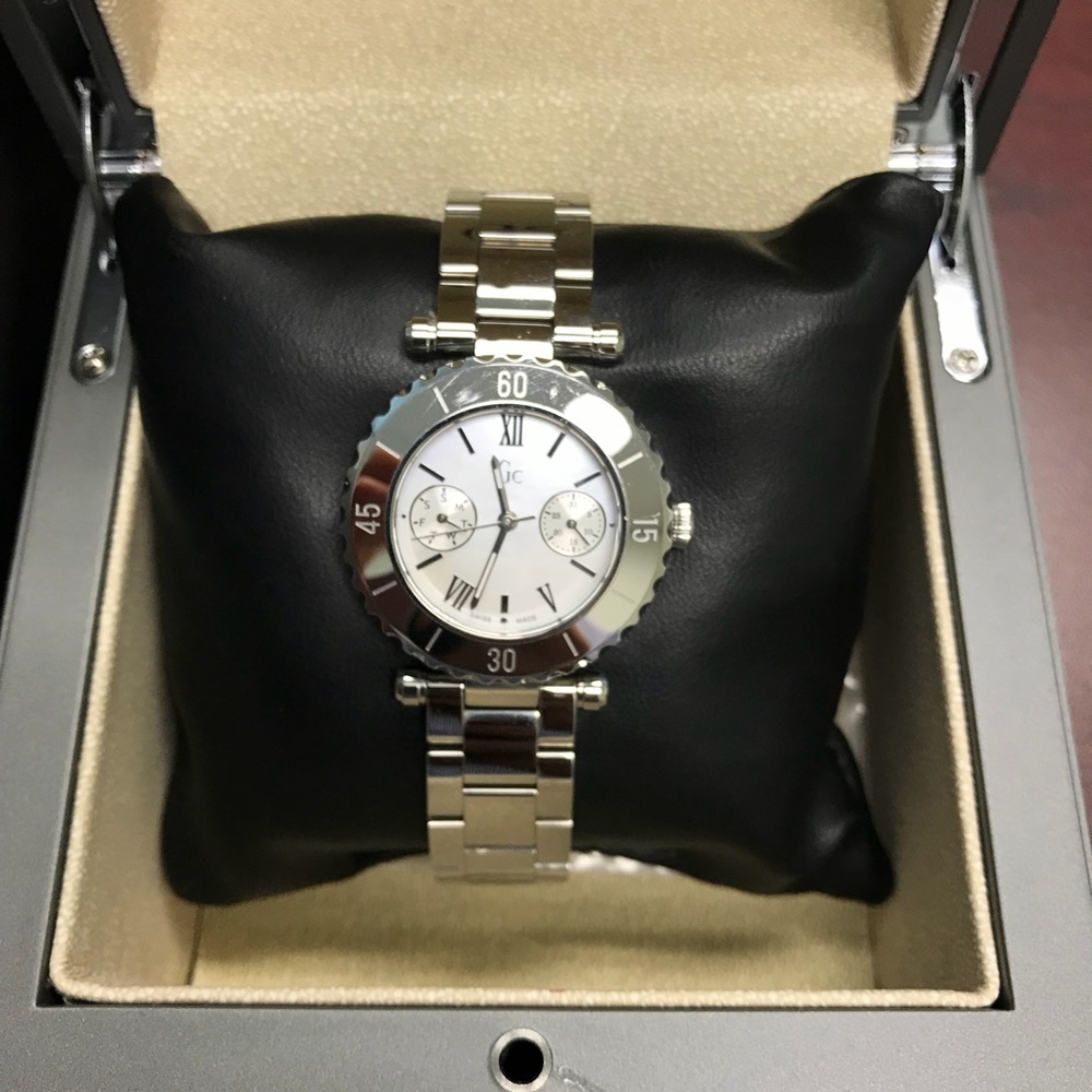 GC Pearl Women’s watch Mint Condition