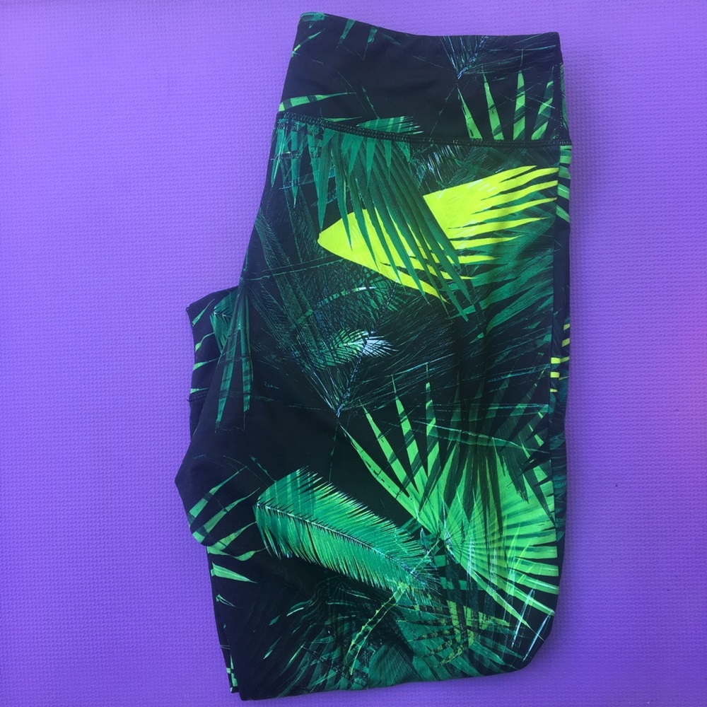 Fabletics Cropped Yoga Pants with pleated front