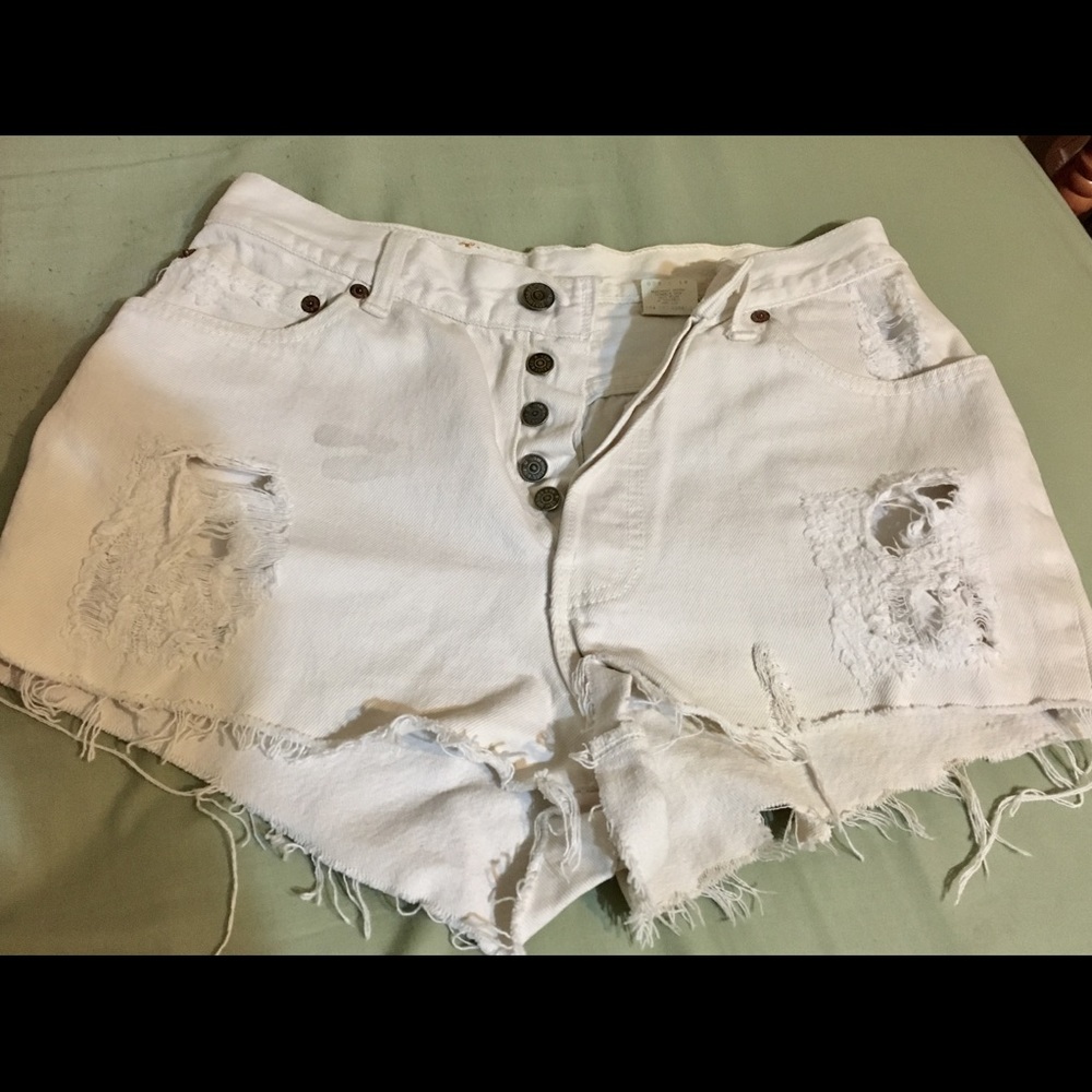 Levi’s white high waisted denim shorts