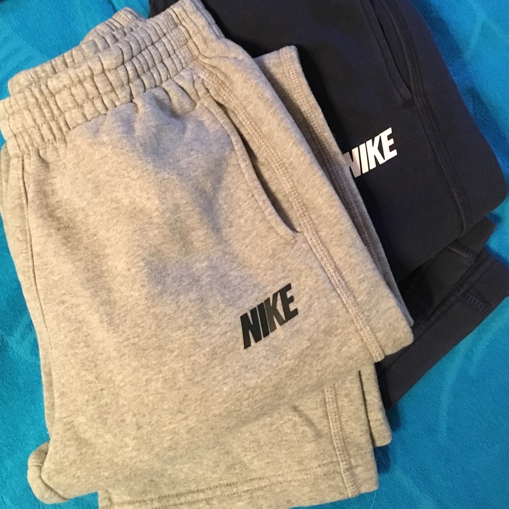 2 pair yth md Nike sweatpants with pockets