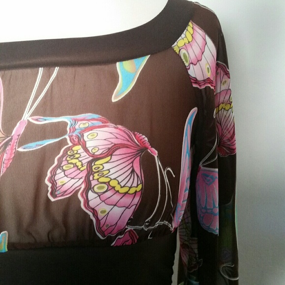 Fitted cold shoulder butterfly shirt - Picture 6 of 8