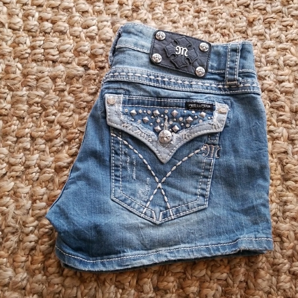 MISS ME Jean Shorts Sz 30 Flap Back Pocket Bling