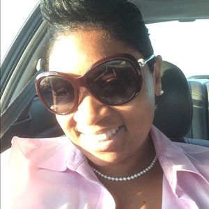 Meet your Posher, Adrienne