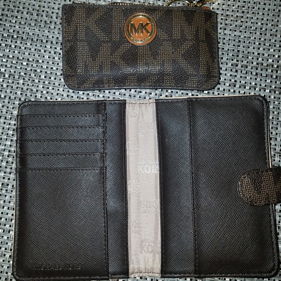 Authentic Michael Kors wallet and change purse - Picture 2 of 6