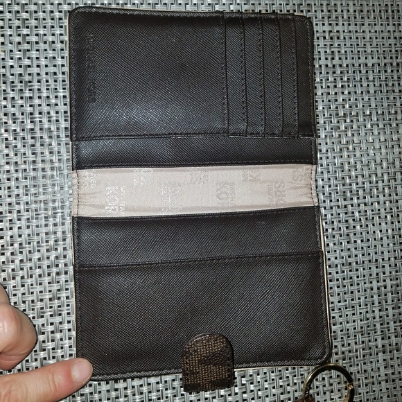 Authentic Michael Kors wallet and change purse - Picture 5 of 6