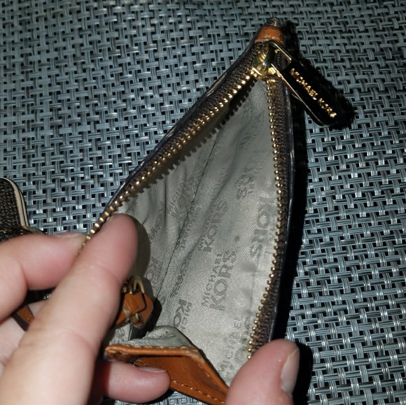Authentic Michael Kors wallet and change purse - Picture 6 of 6