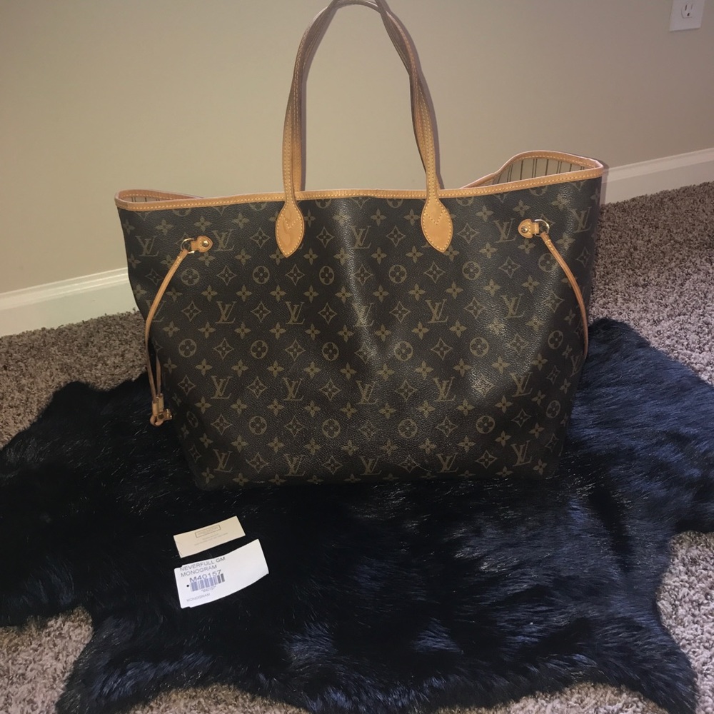 🚫 sold 🚫Authentic Louis Vuitton Never full bag.✨
